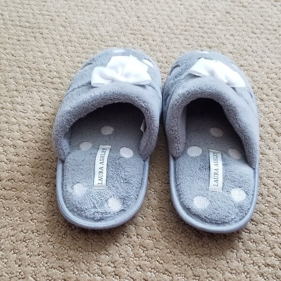 **NWOT** Laura Ashley Polka Dot & Bow Slippers Gray Size 6 ½ to 7 ½ - Picture 4 of 5